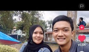 cerita cinta murid menikahi gurunya