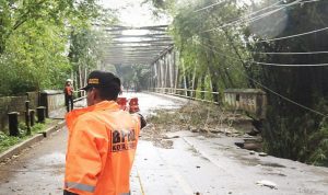 Turap Jembatan di Bogor Tergerus Longsor, Akses Jalan Ditutup hingga Akhir Tahun