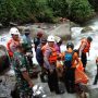 6 Enam Orang Hilang Terseret Arus Sungai di Bogor