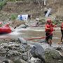 ratusan warga yang berkumpul disekitar lokasi kompetisi JQR River Rescue Challenge (JRRC) Piala Gubernur Jawa Barat 2022