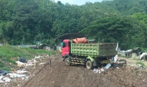 Jalan Licin, Pelayanan Sampah di TPAS Sarimukti Terganggu