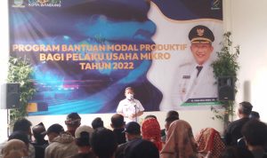 Wali Kota Bandung Akui Kesulitan Hadapi Krisis Ekonomi Wali Kota Bandung Akui Kesulitan Hadapi Krisis Ekonomi