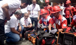 Apel Siaga Satgas TelkomGroup ini (10/11) dipimpin langsung oleh Direktur Network & IT Solution Telkom Herlan Wijanarko dan dihadiri oleh Senior Leaders serta pasukan Satgas TelkomGroup.