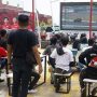 Suasana nonton bareng komunitas Honda dari Ikatan Motor Honda Karawang (IMHK) di Sky Garden Technomart Galuh Mas, Karawang.