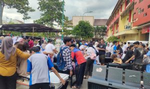 Kondisi terkini di RSUD Cianjru yang mengalami overload dengan banyaknya korban gempa cianjur yang terus berdatangan.