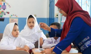 Ilustrasi ucapan hari guru nasional 2022 yang bakal bikin gurumu terharu. (pixabay)
