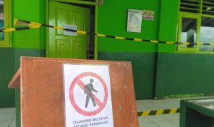 Sejumlah ruangan kelas di SDN 9 Bantarjati Kota Bogor diberi garis pembatas karena dinilai rawan. (Yudha Prananda/Jabar Ekspres)