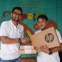 Penyerahan bantuan perangkat elektronik hasil restorasi program Eduvice kepada Komunitas Belajar Taman Baca PEKA.