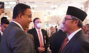 Anies Baswedan ketika bertemu dengan Ahmad Heryawan
