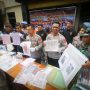 Empat pelaku yang diduga jaringan pengedar uang palsu berhasil dibekuk jajaran Polsek Bogor Timur berinisial IP, 34, K, 55, M, 44 dan SW, 44