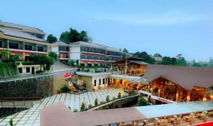 KUNJUNGAN: Hotel di Kawasan Puncak Bogor, Kabupaten Bogor. Wisatawan ke Puncak Bogor mengalami penurutan akibat gempa di Cianjur. (ILUSTRASI)