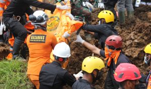 BREAKING NEWS! Korban Gempa Cianjur Kembali Ditemukan, Ini Jumlahnya PROSES EVAKUASI: Tim SAR gabungan kembali temukan 2 korban akibat gempa Cianjur. (DOK. TIM SAR)