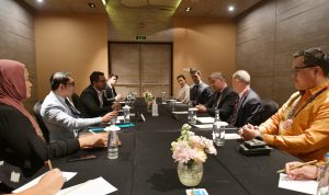 Ridwan Kamil Pastikan Dua Universitas Ternama dari Ingris dan Australia Buka di Bandung Gubenur Jawa Barat Ridwan Kamil memastika, dua universitas ternama dari Australia dan Ingris rencananya akan buka di provinsi Jawa Barat.