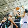 BERLANGSUNG SENGIT: Tim SMAN 23 Bandung harus mengakui kehebatan SMAN 20 Bandung setelah tumbang di laga pembuka Honda DBL with KFC 2022 West Java Series – East Region, di GOR Pajajaran, Jumat (18/11). (KHOLID JABAR EKSPRES)