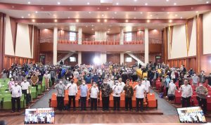 BERIKAN EDUKASI: Pimpinan IPB University bersama ratusan mahasiswa dan perwakilan OJK serta Polri saat sosialiasi Waspada Investasi Ilegal dan Pinjaman Online. (Yudha Prananda/Jabar Ekspres)