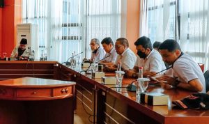 MELAPOR: Perwakilan Kadin Kota Bogor bersama Asosiasi Jasa Kontruksi Kota Bogor saat menyambangi Badan Kehormatan DPRD Kota Bogor. (YUDHA PRANANDA/JABAR EKSPRES)