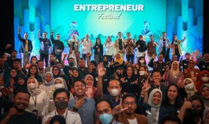 MenKopUKM: Model Bisnis Berbasis Sains dan Teknologi Jadi Kunci Evolusi UMKM di Era Digital DORONG KEMAJUAN UMKM: MenKopUKM Teten Masduki saat mengikuti kegiatan Entrepreneur Festival di Jakarta, Selasa (22/11).