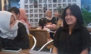 Meski terlihat sederhana, kemeriahan di hari ulang tahun Andini Bonakraton yang bermain film apik diserial FTV sinetron Kabayan Millenial