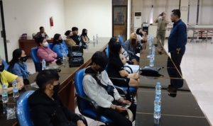 Hadapi Nataru, Belasan PSK Diamankan Satpol PP BERHASIL DIAMANKAN: Petugas Satpol PP saat memberikan pembinaan kepada para PSK. (DOK. Satpol PP Kabupaten Bogor)