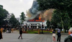 Peristiwa kebakaran di Balai kota Bandung sempat membuat geger warga Kota Bandung. Sebab, kebakaran yang terjadi di Gedung Bappelitbang