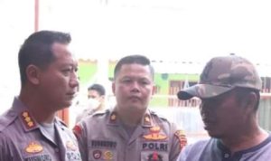 Pintu Sekolah digembok oleh oknum ormas akhirnya dibuka kembali oleh Polres Bandung yang langsung turun tangan untuk menengahi kasus itu.