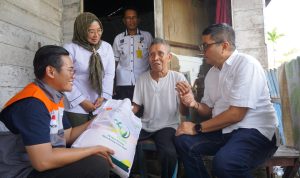 Rumah Zakat Sampaikan Bantuan PT Adaro untuk Warga Pra Sejahtera Sebanyak 28 paket sembako disalurkan oleh Rumah Zakat. Bantuan tersebut berasal dari sumbangan PT. Adaro