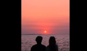 Lirik Lagu Here With Me D4vd, Arti, dan Link Download MP3nya