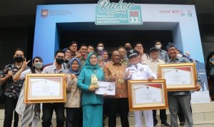 Desa Cibiru Wetan dan Kelurahan Bintara Sabet Gelar Juara Lomdeskel Tingkat Regional Tahun 2022