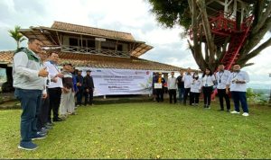 Acara penyaluran modal kerja kepada 10 orang calon mitra binaan yang tergabung dalam Kelompok Usaha Tani Gumelar Sejahtera di Lembang pada senin ( 14/11/22) kemarin.
