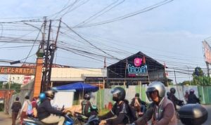 TERBENTUR IZIN: Pembangunan outlet ke tiga Resto Mie Gacoan di Kota Bogor yang berlokasi di Cilendek, Kecamatan Bogor Barat masih berlanjut. (YUDHA PRANANDA/JABAR EKSPRES)