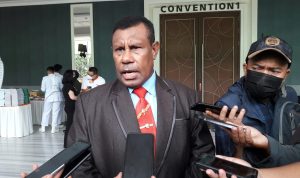 Ketua IKA Unjani, Ali Hamdan Bogra melayani sesi wawancara tentang program IKA Unjani.