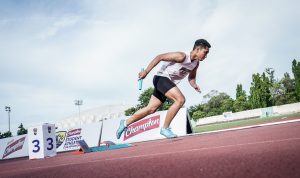 BERLARI: Dimas Panji Pratomo, salah satu peserta estafet 4x100 meter dari SMAN 39 Jakarta, saat berlaga di babak final Energen Champion SAC Indonesia - Jakarta-Banten Qualifiers.