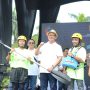 Plt Bupati Bogor Iwan Setiawan saat memamerkan olahraga packraft di lapangan Tegar Beriman, Cibinong, Kabupaten Bogor, Minggu (27/11). (Sandika Fadilah/Jabarekpses.com)