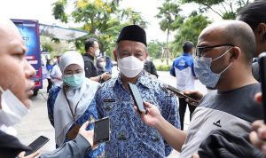 Waspada! Kemenkes Tetapkan KLB Penyakit Polio SESI WAWANCARA: Kepala Dinkes Kota Bandung, Anhar Hadian, saat memberikan keterangan soal penetapan KLB kasus penyakit polio.