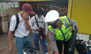 Antisipasi Tawuran Antarpelajar, Polsek Gunung Putri Razia Pelajar Bermotor Antisi[asi Tawuran Antarpelajar, Polisi Gelar Razia