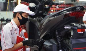 Sering Berkendara di Musim Hujan, Simak Tips Perawatan Sepeda Motor Berikut Ini!