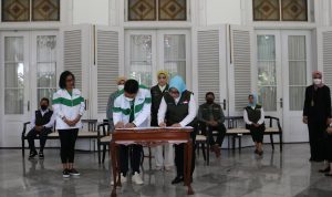 Penandatanganan Perjanjian Kerja Sama antara Grab Indonesia dengan Jabar Bergerak sekaligus serahkan bantuan Rp2 Miliar lebih (ist)