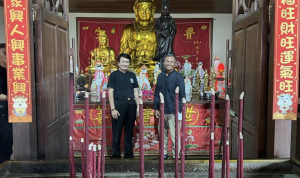 Klenteng di Kaki Gunung Kawi