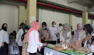 DPKP Kota Bandung menggelar bazar murah yang diikuti UMKM di halaman perkantoran Jalan Caringin no. 103, Babakan Ciparay, Rabu 14 Desember 2022.