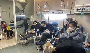 Ranking Antipiretik Pasien Covid-19 di Tiongkok (Photo by Hector RETAMAL / AFP)