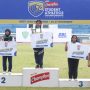 BERBAKAT: Nasywa Athaya dari SMAN 1 Ciamis saat naik podium juara nomor tolak peluru putri Energen Champion SAC Indonesia 2022 - West Java Qualifiers di GOR Arcamanik, Bandung, 25-27 November lalu.