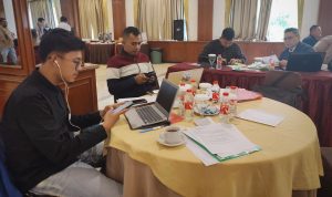 91 Persen Wartawan Peserta Roadshow UKW PWI Jabar di Bogor Dinyatakan Kompeten FOKUS: Sejumlah peserta UKW PWI Jabar saat mengikuti rangkaian test dari para penguji di Hotel Salak Heritage, Kota Bogor. (DOK/PWI KOTA BOGOR)