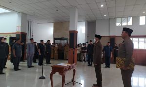 JABATAN BARU: Bupati Bandung Barat Hengky Kurniawan saat melantik Aparatur Sipil Negara (ASN) yang dimutasi untuk pejabat eselon II di lingkungan Pemerintah Daerah Bandung Barat.