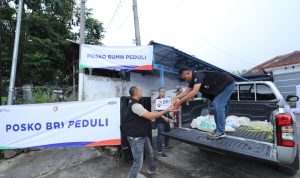Bangun Posko Kesehatan & Bagikan 2000 Nasi Bungkus, BRI Gerak Cepat Bantu Warga Terdampak Gempa Cianjur BRI melalui CSR BRI Peduli yang pro-aktif membantu warga terdampak dengan membangun posko BRI Peduli Bencana yang terletak