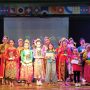 Berbagai penari Jaipong dari berbagai sanggar seni tari di Jawa Barat unjuk keterampilan dalam ajang lomba Festival Tari Jaipong
