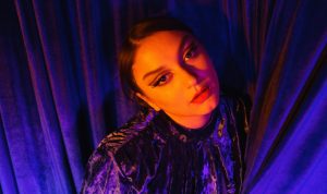 Lirik Lagu Sit Still Look Pretty – Daya, Cocok Untuk Karaoke