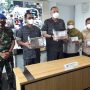 PERANGI NARKOBA: BNNP Jabar menunjukkan barang bukti hasil pengungkapakan kasus peredaran dan penyalahgunaan narkoba dala acara Press Release Akhir Tahun 2022 BNN Provinsi Jawa Barat, di Kantor BNNP Jabar, Jumat 30 Desember 2022.