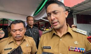 Henky Diundang ke Korea untuk Jajaki Kerjasama Pembangunan PLTS Hengki Kurniawan memperoleh undangan dari perusahaan Korea Selatan yang akan menanamkan investasinya untuk pembangunan PLTS