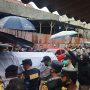 DISAMBUT KESEDIHAN: Aipda Sofyan gugur dalam tugas saat tragedi bom bunuh diri di Mapolsek Astana Anyar. Keluarga menyambut dengan histeris. (Nizar/Jabar Ekspres)