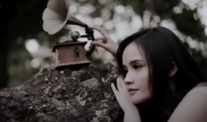 Lirik Lagu Asmalibrasi – Soegi Bornean, Serta Makna Dibaliknya Lirik Lagu Asmalibrasi – Soegi Bornean, Serta Makna Dibaliknya